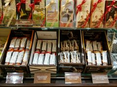 面包甜点陈列柜-VENCHI 闻绮(上海佛罗伦萨小镇店)