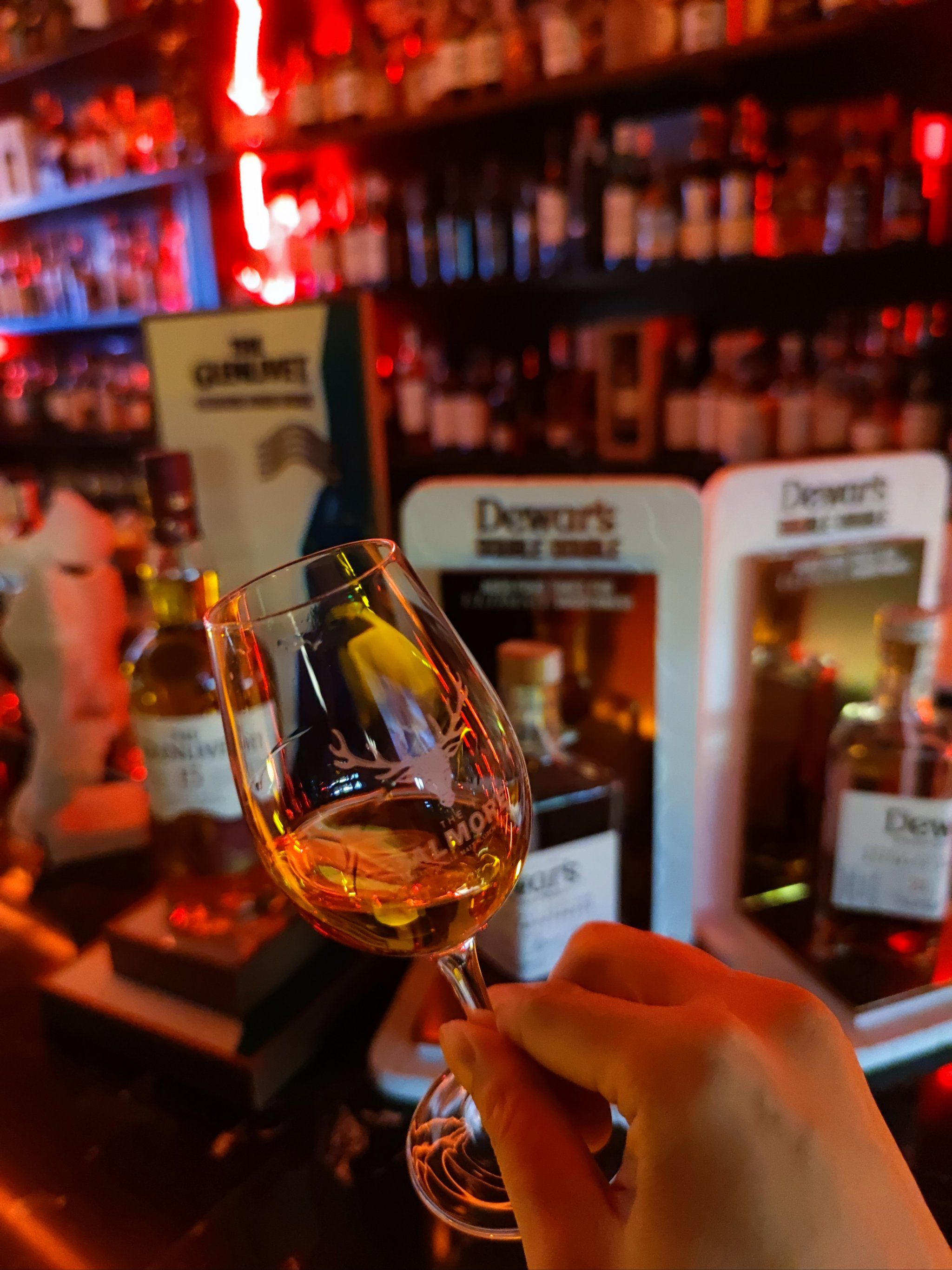 古北这块的酒吧还第一次来,这家专注于wiskey的小酒吧氛围很棒,各色