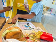 -麦当劳(中二横路店)