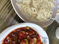 -歹歹的加个面过油肉拌面