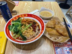 -魔都三兄弟酸辣粉·蘸卤炸串(虹桥万科店)