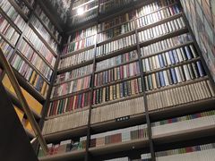 -钟书阁(群光广场店)