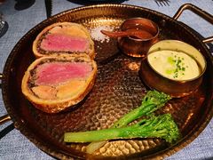 惠灵顿牛排-弦月窗LUNETTE BY AMANDA(复兴路店)