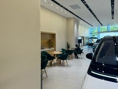 -理想汽车(世纪汇店)