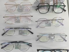 -翰佐蔡司小乐圆·依视路星趣控·暴龙眼镜折扣店