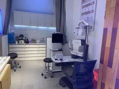-LOOK眼镜·蔡司依视路配镜(宝山万达店)
