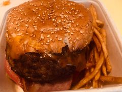 27&nbsp;牛肉汉堡-HELLO 27 意面·沙拉·帕尼尼