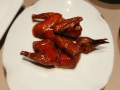 脆皮乳鸽-荣轩(新荣记环球金融中心店)