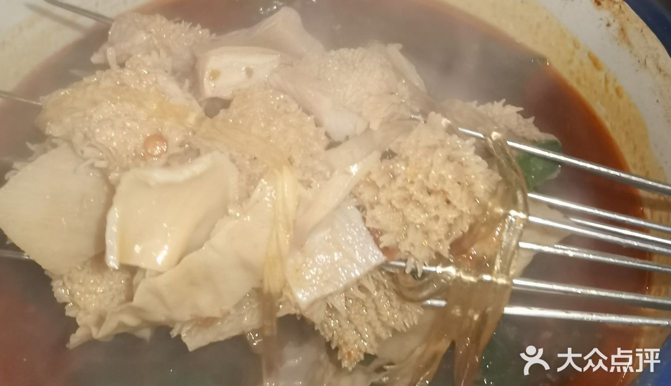 喝啤酒撸烤串小马扎姿势帅