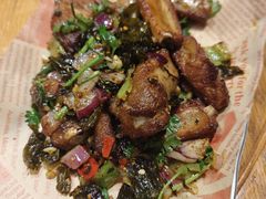 茶香酥排骨-头上红煨盐鸡·非遗院子餐厅