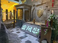 -暴风岛沉浸式体验馆(百联世纪店)