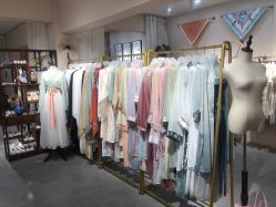 -一揽芳华汉服旗袍体验馆(拙政园店)