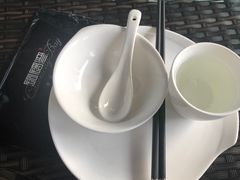 餐具摆设-铜锣湾·有麝自然香(渝北财富中心店)
