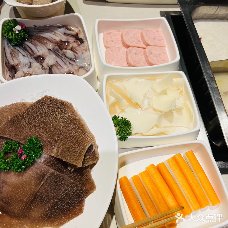 海底捞庆生太欢乐了，哈哈哈哈[加油]