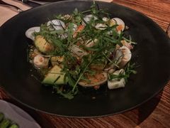 温热海鲜沙拉配牛油果-Mercato莫卡多露台餐厅与酒吧(K11店)