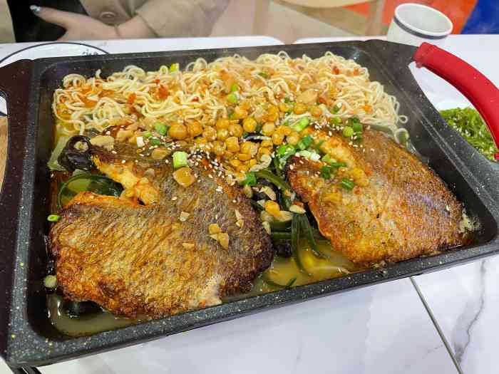 小鱼夫·小份烤鱼(海乐荟店)-"美团上买的单人份烤鱼,就跟小孩两个人
