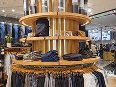 -lululemon(上海浦东IFC店)