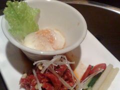 温泉蛋生牛肉-金柚子韩国烤肉(威宁路店)