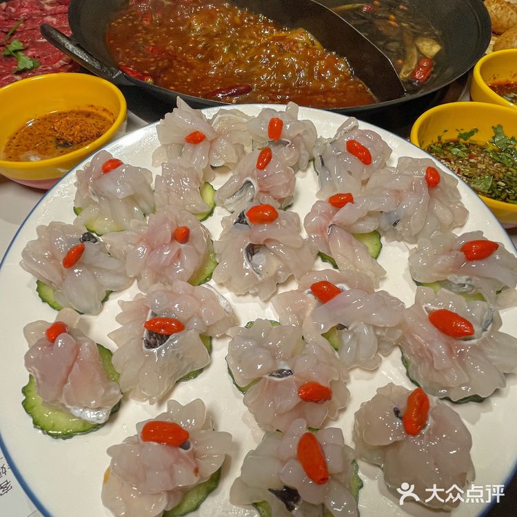 牛奶腌过的牛肉涮完之后超嫩滑！每次都吃的宽粉巨巨香！