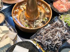 -洞庭洲·防空洞火锅·烧烤·铜锅涮肉(新百广场店)