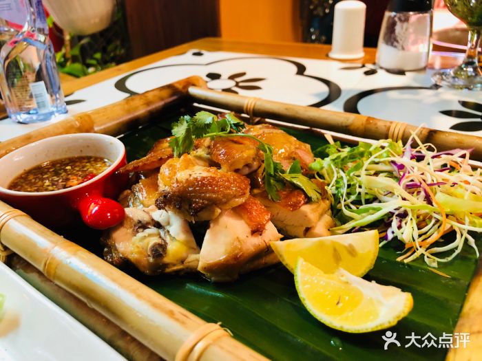 山色西餐厅·音乐餐厅香茅草烤鸡图片 - 第1张