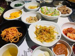 餐前小菜-本家韩国烤肉(青岛万象城店)
