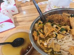 -柳州肥姨妈大骨螺蛳粉(沙河店)