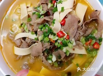 春光无限好，正是饕餮时 「酸汤肥牛」 鱼架+棒骨炖汤