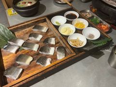 -围炉肉舍•炭烤活鳗•丹东海鲜烤肉(步行街店)