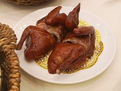 脆皮乳鸽-杭州西子湖四季酒店·金沙厅