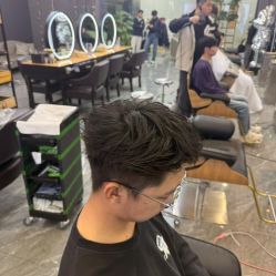 -藤野造型烫染·漂发