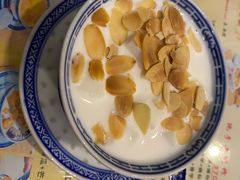 水牛奶杏仁豆腐-广信牛奶甜品世家(台东店)