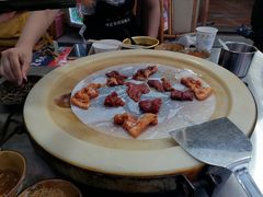 牛肉与五花肉-阿昌白族石板烧·菌锅(大理古城店)
