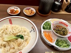 -顺溜·手工刀削面·黑金店(铜锣湾店)