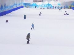 -乔波室内滑雪场