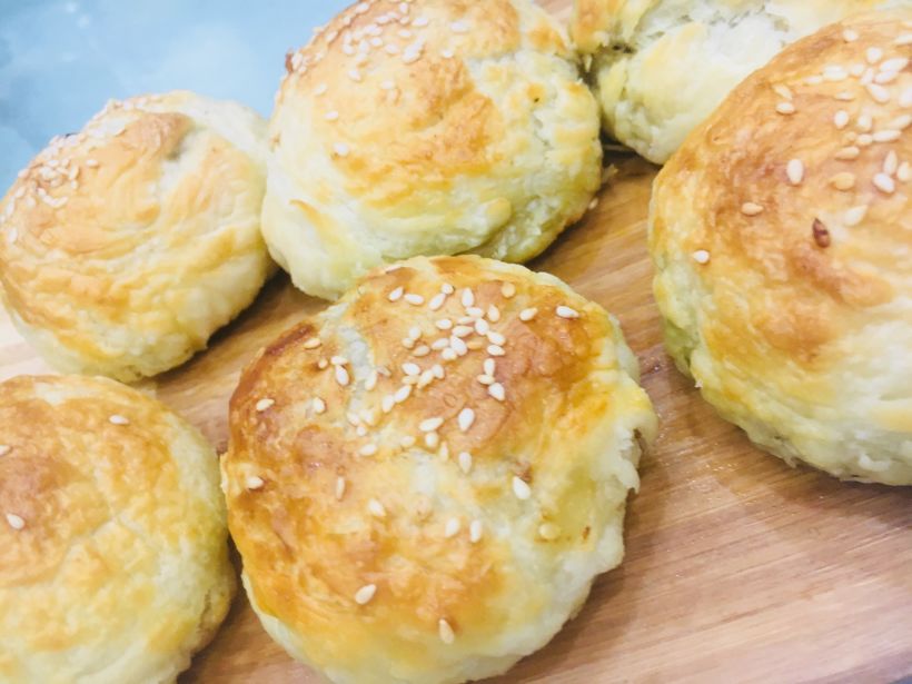 【酥皮包子】吹爆他们家的酥皮包子,外面很酥,里面肉也超级多,而且