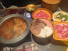 -牛YO寿喜烧·铁板烧和牛火锅自助(市府恒隆店)