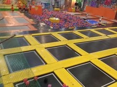 -极限Jump蹦床·新潮玩运动世界·室内乐园·团建·派对中心