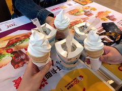圆筒-麦当劳(仙林亚东城得来速店)