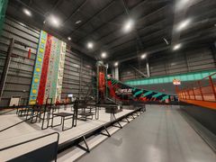 -极限PLAY运动娱乐新世界·团建派对表演休闲馆·室内高空游乐园