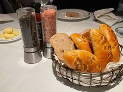 面包-Wolfgang’s Steakhouse 沃夫冈牛排馆(上海白玉兰广场店)