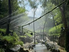 -雪山彩虹谷景区