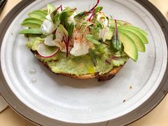 牛油果温泉蛋吐司-O'mills Sourdough Bakery&Bistro(永嘉路店)