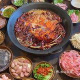 不用像城里那家排队巨久。锅底选择的中辣