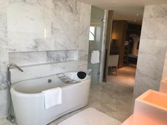 -上海滴水湖皇冠假日酒店