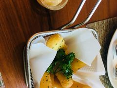 -Chom Cafe and Restaurant