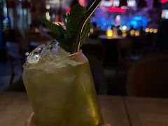 -FOUR PLAY BAR