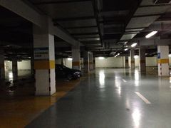 iphone_upload_pic-奥特莱斯停车场