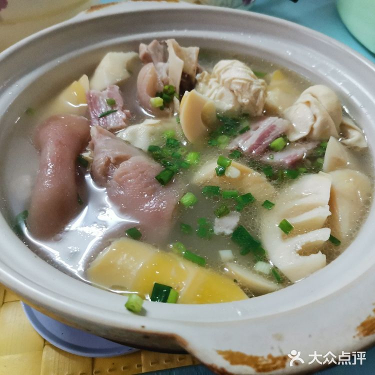 自制咸猪脚春笋腌笃鲜