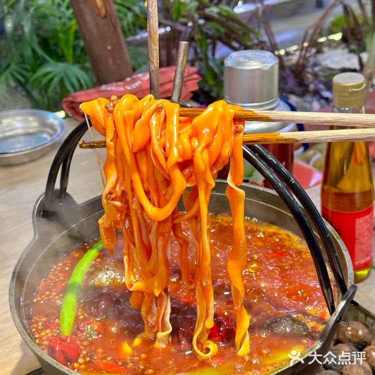 成都首家菜市场火锅店就在建设路!